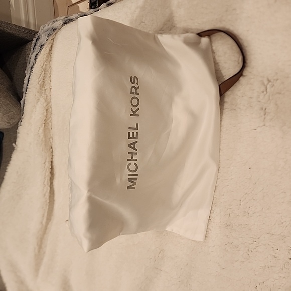 Michael kors purse - Picture 6 of 6